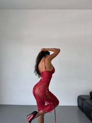 Scarlet Whispers – Kırmızı Dantel Aşk Geceliği