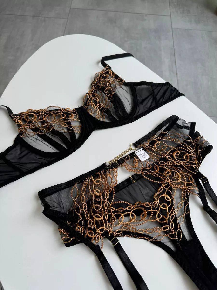 Amber Muse – Karamel Nakışlı Siyah Jartiyer Takımı