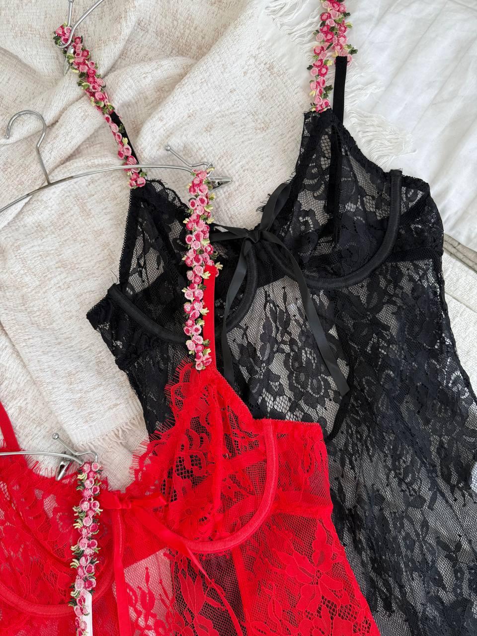 Eternal Noir – Siyah Dantel Uzun Gecelik